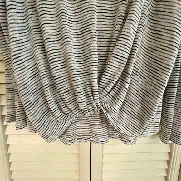 LAVENDER FIELD, WOMENS LIGHTWEIGHT BLOUSE. SIZE L. - Picture 5 of 5